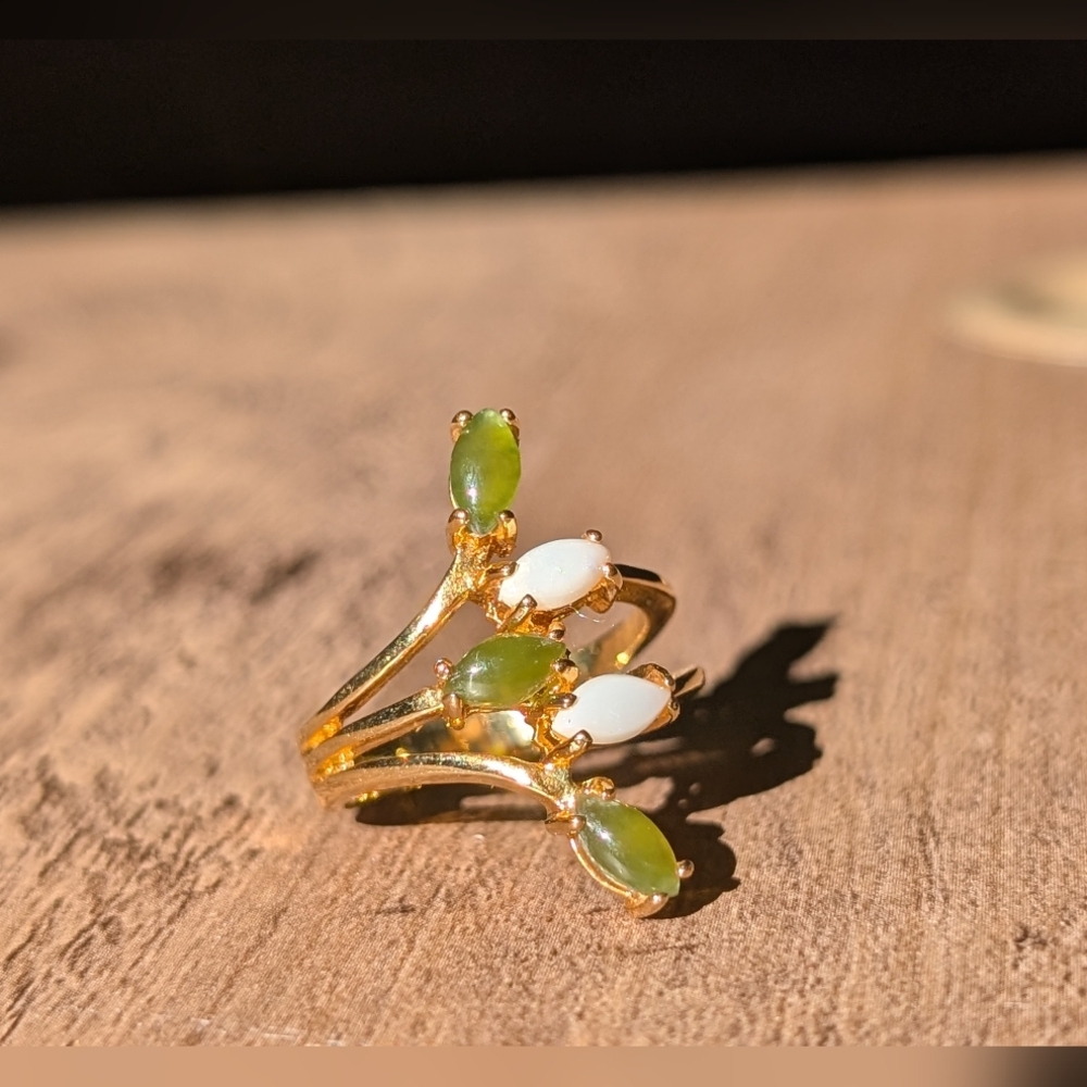 Vintage Jade and Opal Gold Ring 18 KT H.G.E Size 5 1/2